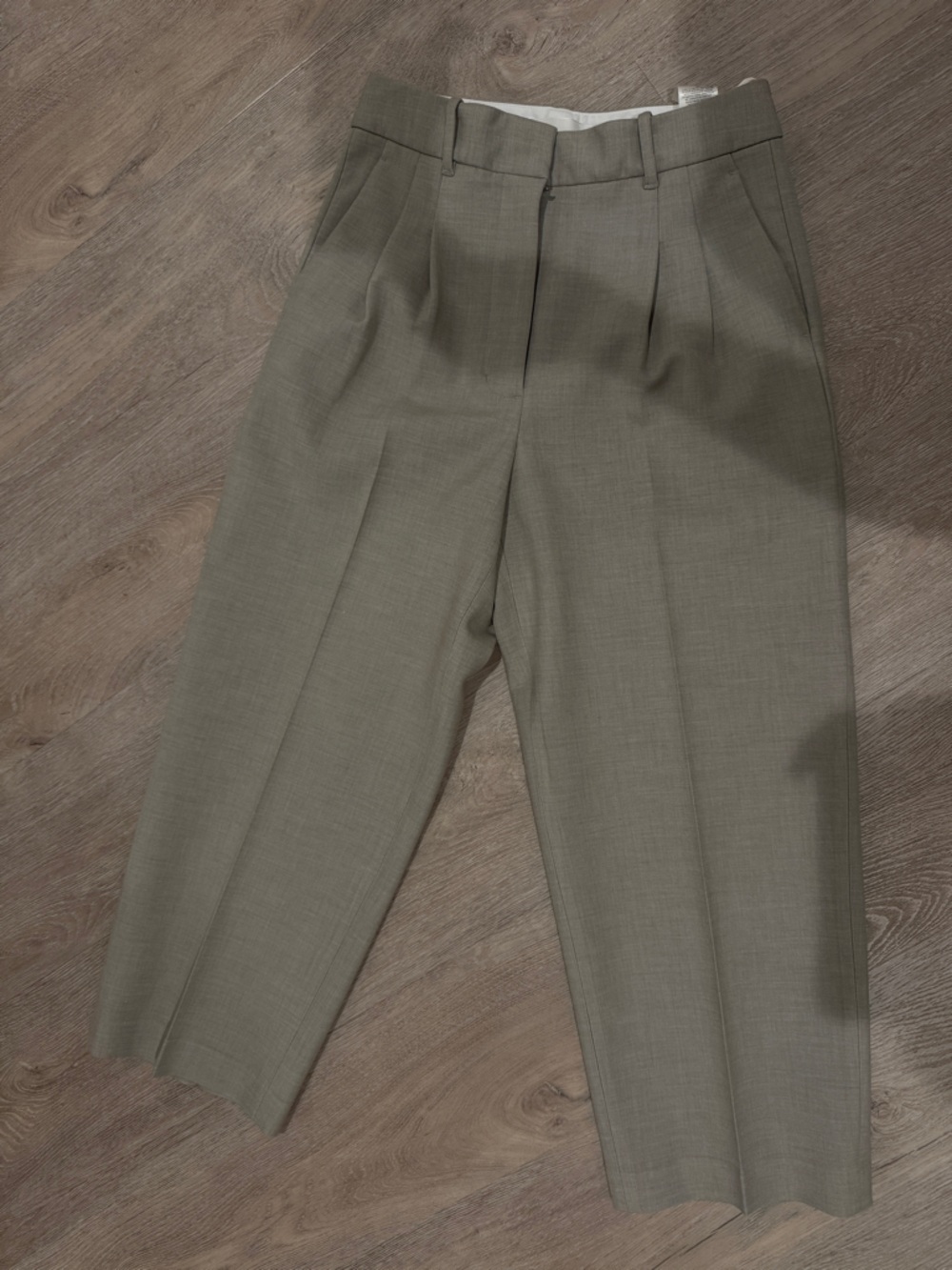 Aritzia Wide-Leg Pleated Cropped Trousers in gray